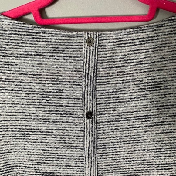 Market & Spruce Striped Short Sleeve Button Back Top Women's Medium - Picture 7 of 10